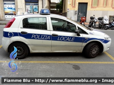 Fiat Grande Punto
Polizia Locale Genova
 allestimento Ciabilli 
Parole chiave: Fiat / Grande_Punto /