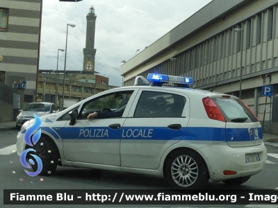 Fiat Grande Punto
Polizia Locale Genova
 POLIZIA LOCALE YA 411 AK 
Parole chiave: Fiat/Grande_Punto/POLIZIALOCALEYA411AK