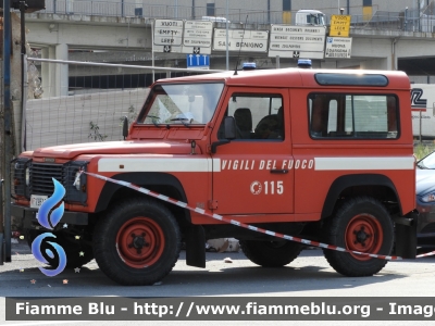 Land Rover Defender 90 
Vigili del Fuoco
Comando Provinciale di Genova
 VF 19512
Parole chiave: Land-Rover / Defender_90 / VF19512