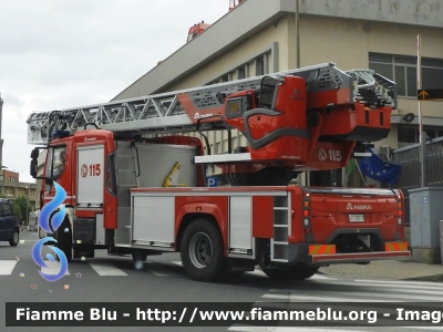 Iveco EuroCargo 180E32 IV Serie
Vigili del Fuoco
 Comando Provinciale di Genova
 AutoScala M39L da 39 metri 
 Allestimento Magirus
 VF 29718
Parole chiave: Iveco / EuroCargo_180E32_IVSerie / VF29718