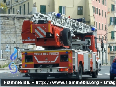 Iveco EuroFire 150E27 I serie
Vigili del Fuoco
 Comando Provinciale di Genova
 VF 21917
Parole chiave: Iveco / EuroFire_150E27_Iserie / VF21917