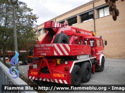 Fiat 697NP
Vigili del Fuoco
Distaccamento di Fabriano (AN)
AutoGru da 16 ton allestimento Cristanini
VF 10682
Parole chiave: Fiat 697NP VF10682 Santa_Barbara_VVF_2011