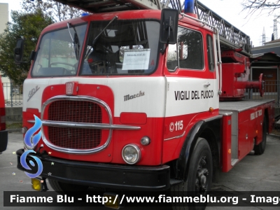 Fiat 643N
Vigili del Fuoco
Comando Provinciale di Ancona
Distaccamento di Fabriano (AN)
AutoScala allestimento Macchi non più operativa
VF 8718
Parole chiave: Fiat 643N VF8718 Santa_Barbara_VVF_2011