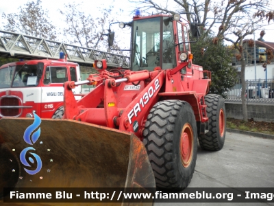 Fiat Hitachi FR130.2
Vigili del Fuoco
Comando Provinciale di Ancona
Distaccamento di Fabriano (AN)
VF 19142
Parole chiave: Fiat Hitachi FR130.2 VF19142 Santa_Barbara_VVF_2011