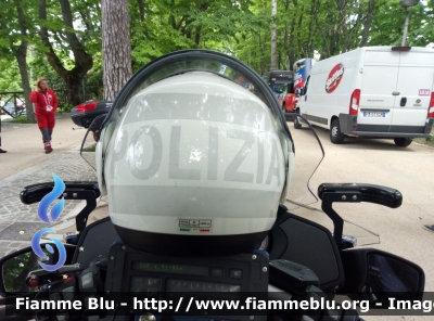 BMW R1200RT II serie
Polizia di Stato
Polizia Stradale
POLIZIA G2675
In scorta al Giro d'Italia 2018
particolare del casco
Parole chiave: bMW / R1200RT_IIserie / giro_d_italia_2018