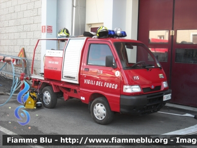 Piaggio Porter
Vigili del Fuoco
Unione Distrettuale di Trento
Corpo Volontario di Sopramonte (TN)
VF 0A9 TN
Parole chiave: Piaggio Porter VF0A9TN