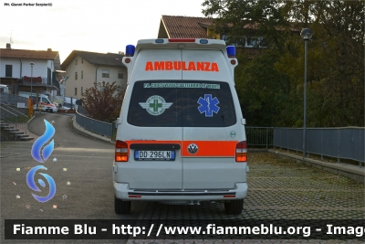 Volkswagen Transporter T5
Croce Verde Castelnovo ne Monti
Allestimento EDM
Parole chiave: Volkswagen Transporter_T5 Ambulanza