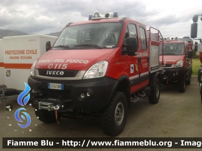 Iveco Daily 4x4 IV serie restyle
Vigili del Fuoco
Antincendio Boschivo
Allestimento Iveco-Magirus
Acquistato dal Dipartimento Regionale della Protezione Civile della Regione Sicilia
Fotografato con targa civile prima della consegna
Parole chiave: Iveco Daily_4x4_IVserie_restyle