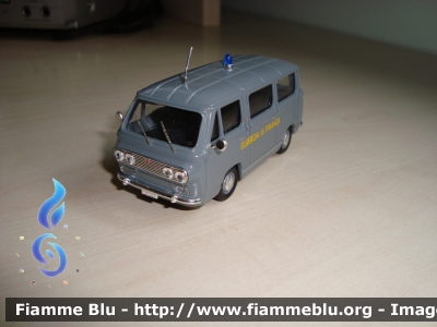 Fiat 850 Familiare Pulmino
Guardia di Finanza
Modello in scala 1/43
Parole chiave: Fiat 850_Familiare