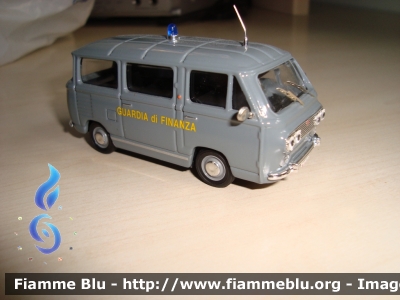 Fiat 850 Familiare Pulmino
Guardia di Finanza
Modello in scala 1/43
Parole chiave: Fiat 850_Familiare