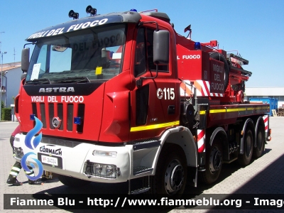 Astra HD8 84.45 I serie
Vigili del Fuoco
Comando Provinciale di Forlì (FC)
AutoGru da 40 ton allestimento Cormach
VF 24034
Parole chiave: Astra HD8_84.45_Iserie VF24034