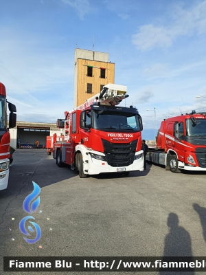 Iveco S-Way
Vigili del Fuoco
Comando Provinciale di Grosseto
Snorkel 31m allestimento Rosenbauer
VF 33557
Santa Barbara 2024
Parole chiave: Iveco S_Way VF33557