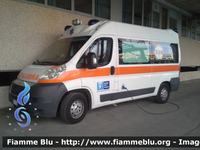 Fiat Ducato x250
Azienda USL n°9 Grosseto
Ospedale "Misericordia"
Ambulanza per trasferimenti allestita Bollanti

Parole chiave: Fiat Ducato_x250