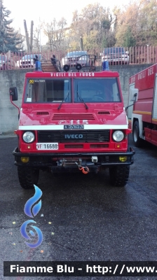 Iveco VM90
Vigili del Fuoco
Comando Provinciale di Grosseto
Distaccamento permanente di Arcidosso (GR)
polisoccorso allestimento Baribbi
*Santa Barbara 2016*
-Si ringrazia il personale del distaccamento per la cortesia*
VF 16688
Parole chiave: Iveco VM90 VF16688 Santa_Barbara_2016