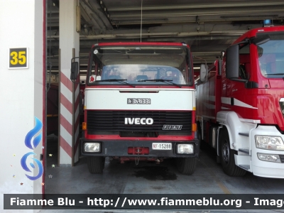 Iveco 190-26
Vigili del Fuoco
Comando provinciale di Grosseto 
AutoBottePompa allestimento Baribbi
VF 15288

*si ringrazia il Caposquadra della Partenza Polivalente per la disponibilità*
Parole chiave: Iveco 190-26 VF15288