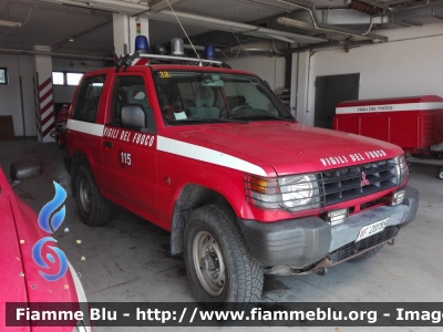 Mitsubishi Pajero Swb II serie
Vigili del Fuoco
Comando Provinciale Grosseto - Sede Centrale
Fuoristrada Funzionario di guardia
VF 20785

*si ringrazia il Caposquadra della Partenza Polivalente per la gentilezza*
Parole chiave: Mitsubishi Pajero_Swb_IIserie VF20785