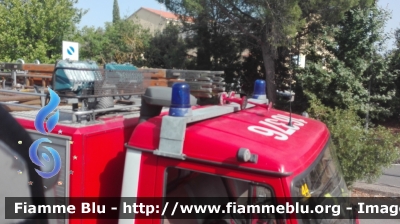 Iveco Zeta 65-12
Vigili del Fuoco 
Comando Provinciale di Grosseto
Distaccamento Volontario di Sorano (GR)
AutoFurgone/Polisoccorso allestimento Baribbi
VF 16376

*manifestazione CInigiano 14 Luglio 2018*
Parole chiave: sorano:vigili_del_fuoco_zeta_grosseto