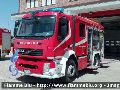 Volvo FL 280 III serie
Vigili del Fuoco
Comando Provinciale di Grosseto
Distaccamento Permanente di Orbetello
AutoPompaSerbatoio allestimento BAI
VF 25963
*Sì ringrazia il personale in turno per la cortesia *

