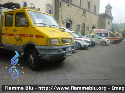 Iveco Daily 4x4 II serie
VAB Amiata (GR)
Polisoccorso

*fotografato all' inaugurazione dei mezzi di Santa Fiora del 25/06/2017*
