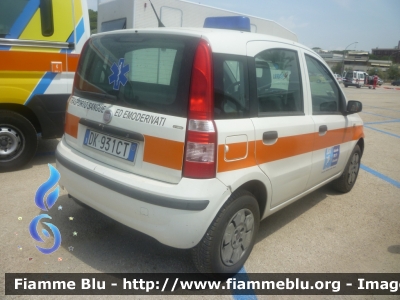 Fiat Nuova Panda I serie
Azienda USL Area Vasta Toscana Sud-Est
Centrale Operativa 118 Siena-Grosseto
Auto di servizio allestimento Ciabilli utilizzata dal Direttore Soccorsi Sanitari

*Airshow Marina di Grosseto 2017*
Parole chiave: Fiat_Nuova_Panda_I_serie_118_Grosseto_Siena_DDS