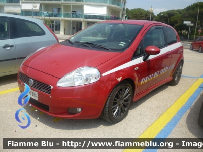 Fiat Grande Punto
Vigili del Fuoco
Comando Provinciale di Grosseto - Sede Centrale
Autovettura unica derivata da confisca
VF 27489

*Airshow Marina di Grosseto 2017*
Parole chiave: Fiat_Grande_Punto_esemplare_unico_confisca_Vigili_del_Fuoco_Grosseto