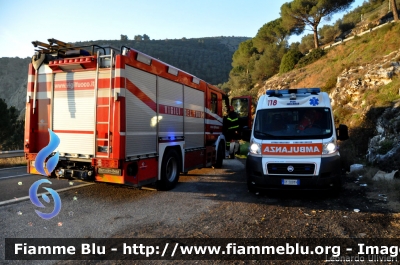 Mercedes-Benz Actros 1841 II serie
Vigili del Fuoco
Comando Provinciale di Pisa
AutoPompaSerbatoio allestimento Bai
VF 24490
fotografato durante un intervento
Parole chiave: Mercedes-Benz Actros_1841_IIserie VF24490