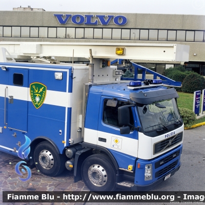 Volvo FM II serie "Mobix"
Polizia di Stato
Polizia di Frontiera
POLIZIA E8298
Parole chiave: Volvo FM_IIserie Mobix PoliziaE8298