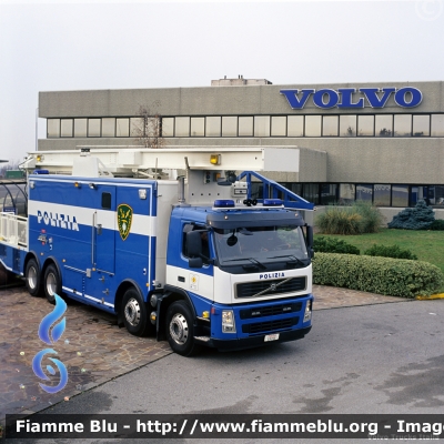 Volvo FM II serie "Mobix"
Polizia di Stato
Polizia di Frontiera
POLIZIA E8298
Parole chiave: Volvo FM_IIserie Mobix PoliziaE8298