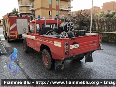 Land Rover Defender 110
Vigili del Fuoco
Comando Provinciale di Viterbo
Distaccamento di Civita Castellana (VT)
VF 25847
Parole chiave: Land-Rover Defender_110 VF25847