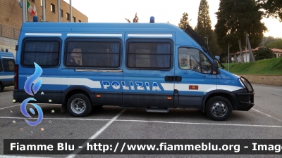 Iveco Daily IV serie
Polizia di Stato
Reparto Mobile
POLIZIA H0929
Parole chiave: Iveco Daily_IVserie POLIZIAH0929