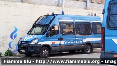 Iveco Daily IV serie
Polizia di Stato
Reparto Mobile
POLIZIA P1595

Parole chiave: Iveco Daily_IVserie POLIZIAP1595