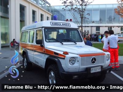 Mercedes-Benz Classe G II serie
Misericordia di Prato
Sigla: M12
Parole chiave: Mercedes-Benz Classe_G_IIserie Ambulanza