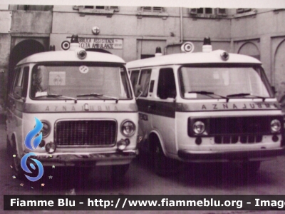 Fiat 238 & Fiat 238E
Pubblica Assistenza Colle val d'Elsa (SI)
Foto d'epoca
Parole chiave: Fiat 238 Ambulanza