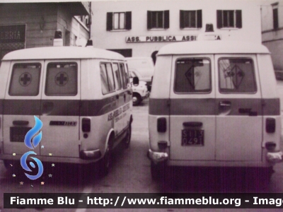 Fiat 238 & Fiat 238E
Pubblica Assistenza Colle val d'Elsa (SI)
Foto d'epoca
Parole chiave: Fiat 238 Ambulanza