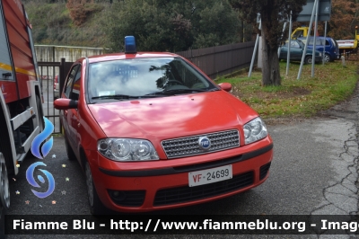 Fiat Punto III serie
Vigili del Fuoco
Comando provinciale di Siena
Distaccamento di Poggibonsi
VF 24699
Parole chiave: Fiat Punto_IIIserie_VF 24699_Befana 2016