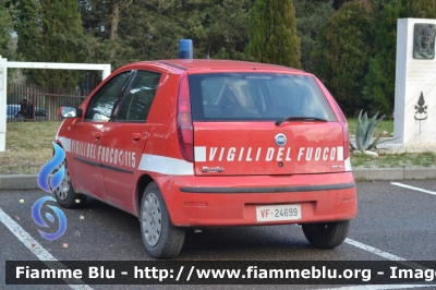 Fiat Punto III serie
Vigili del Fuoco
Comando provinciale di Siena
Distaccamento di Poggibonsi
VF 24699
Parole chiave: Fiat Punto_IIIserie_VF 24699_Befana 2018