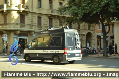 Fiat Ducato II serie
Polizia Locale Verona
Ufficio Mobile
allestimento Bertazzoni
BF238BH
-vecchia livrea Polizia Municipale-
Parole chiave: Fiat Ducato_IIserie