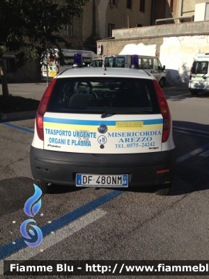 Fiat Punto III serie
Misericordia di Arezzo (Ar)
Allestimento Maf
Codice automezzo: M11
Trasporto urgente organi e plasma
Parole chiave: Misericordia Arezzo 118 M11 Punto Fiat Trasporto organi plasma Maf