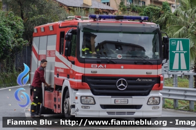 Mercedes-Benz Actros 1841 II serie
Vigili del Fuoco
Comando Provinciale di Genova
AutoPompaSerbatoio allestimento Bai
VF 24468
Parole chiave: Mercedes-Benz Actros_1841_IIserie VF24468