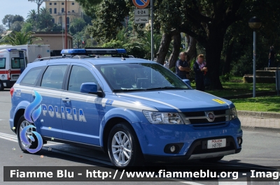 Fiat Freemont
Polizia di Stato
Polizia Stradale
in scorta al Giro d'Italia 2015 
POLIZIA H8781
Parole chiave: Fiat Freemont POLIZIAH8781 Giro_Italia_2015