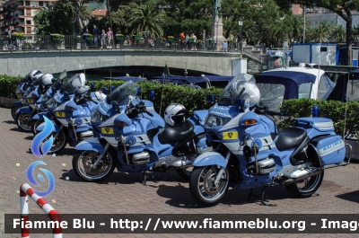 Bmw R850RT II serie
Polizia di Stato
Polizia Stradale
in scorta al Giro d'Italia 2015 
Parole chiave: BMW 850_RT_IIserie Giro_Italia_2015