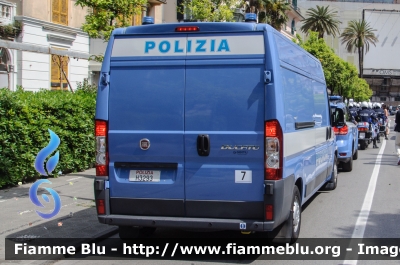 Fiat Ducato X250
Polizia di Stato
Polizia Stradale
in scorta al Giro d'Italia 2015
POLIZIA H3293
Parole chiave: Fiat Ducato_X250 POLIZIAH3293 Giro_Italia_2015