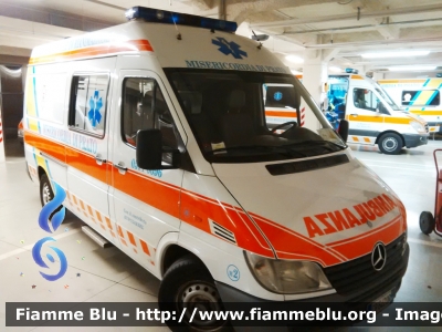 Mercedes-Benz Sprinter II serie
Arciconfraternita della Misericordia di Prato
Allestita Alessi&Becagli
codice automezzo: M2
Parole chiave: Mercedes-Benz Sprinter_IIserie Ambulanza