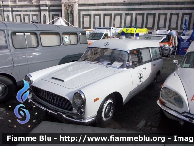 Lancia Flaminia 
Pubblica Assistenza Croce Verde Alessandria (AL)
Allestita Fissore Unico esemplare trasformato in ambulanza
Veicolo immatricolato nel 1961 come auto aziendale presso 
lo stabilimento Lancia di Torino, veniva  trasformata in
ambulanza dalla Carrozzeria Fissore di Savigliano per essere adibita a mezzo 
di soccorso all'interno dello stabilimento Lancia.
Automezzo esposto a Firenze - Piazza del Duomo 
in occasione della manifestazione "D'epoca 770" organizzata dalla
Misericordia di Firenze.
Parole chiave: Lancia Flaminia_D'epoca770