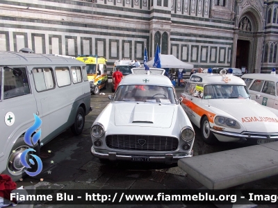 Lancia Flaminia 
Pubblica Assistenza Croce Verde Alessandria (AL)
Allestita Fissore Unico esemplare trasformato in ambulanza
Veicolo immatricolato nel 1961 come auto aziendale presso 
lo stabilimento Lancia di Torino, veniva  trasformata in
ambulanza dalla Carrozzeria Fissore di Savigliano per essere adibita a mezzo 
di soccorso all'interno dello stabilimento Lancia.
Automezzo esposto a Firenze - Piazza del Duomo 
in occasione della manifestazione "D'epoca 770" organizzata dalla
Misericordia di Firenze.
Parole chiave: Lancia Flaminia_D'epoca770