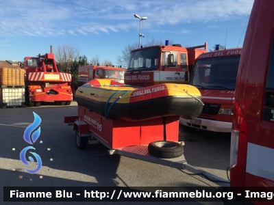 Carrello
Vigili del Fuoco
Comando Provinciale di Pistoia
Nucleo Salvamento Acquatico
VF R04121
Parole chiave: VFR04121 Santa_BArbara_2017