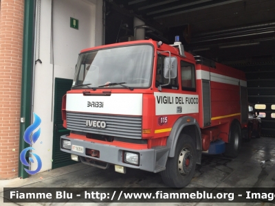 Iveco 190-26
Vigili del Fuoco
Comando Provinciale di Pistoia
Distaccamento Permanente di Montecatini Terme
AutoBottePompa allestimento Baribbi
VF 16396
Parole chiave: Iveco 190-26 VF16396