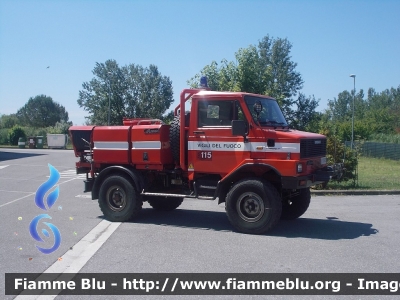 Bremach Fauno 4x4
Vigili del Fuoco
Comando Provinciale di Pistoia (PT)
Distaccamento di Montecatini Terme
Allestimento Rampini RBT 850
VF 17633
Parole chiave: Bremach Fauno_4x4