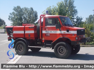 Bremach Fauno 4x4
Vigili del Fuoco
Comando Provinciale di Pistoia (PT)
Distaccamento di Montecatini Terme
Allestimento Rampini RBT 850
VF 17633
Parole chiave: Bremach Fauno_4x4