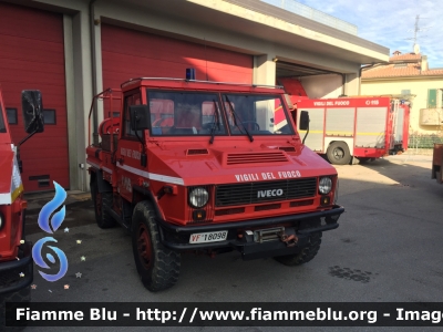 Iveco VM90
Vigili del Fuoco
Comando Provinciale di Pistoia
Allestimento Iveco-Magirus
VF 18098
Parole chiave: Iveco VM90 VF18098 Santa_Barbara_2017